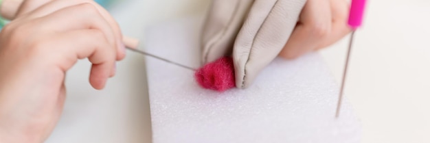 hands threading needle for embroidery